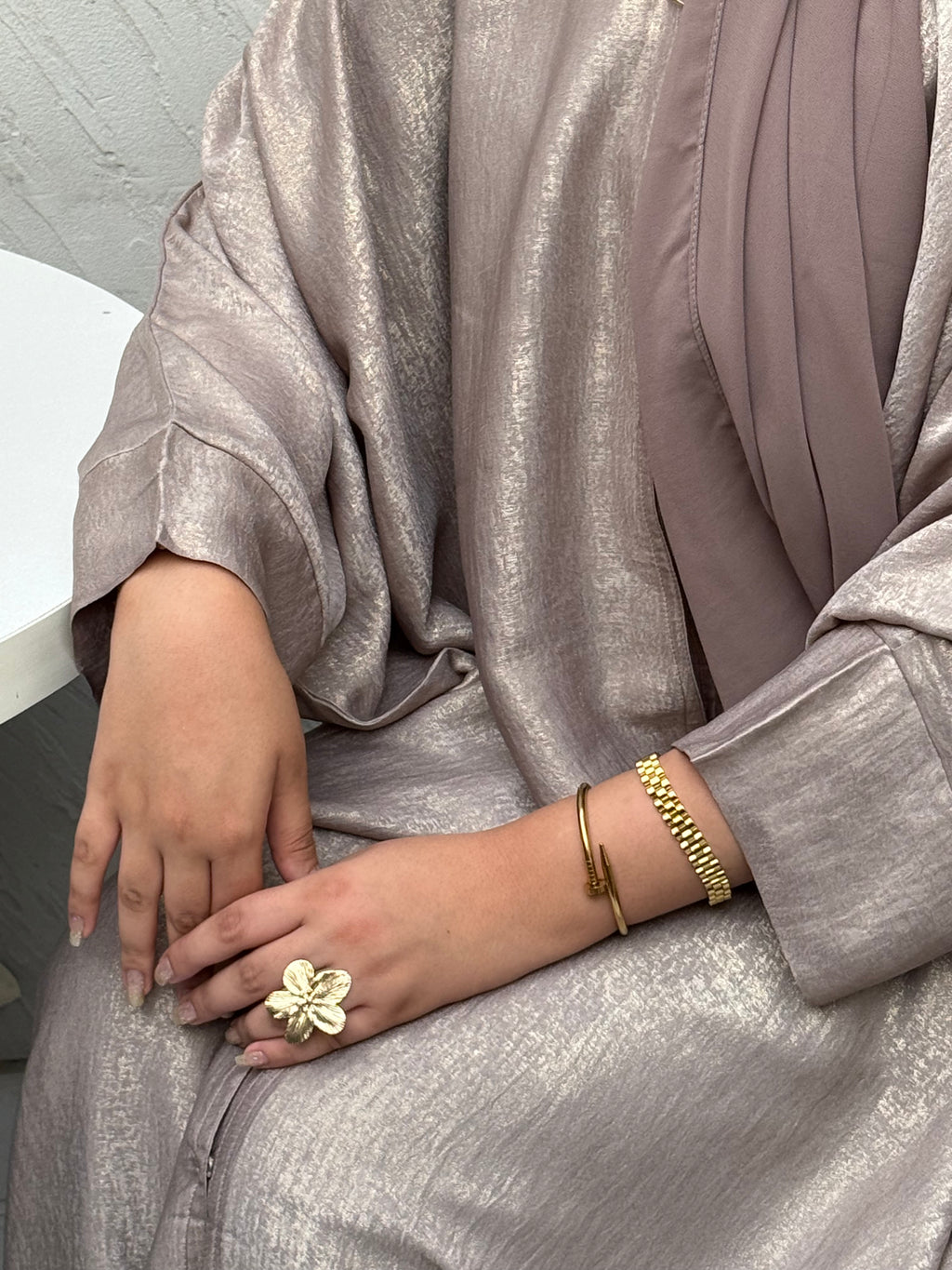 Baggy-Fit Shimmer Abaya