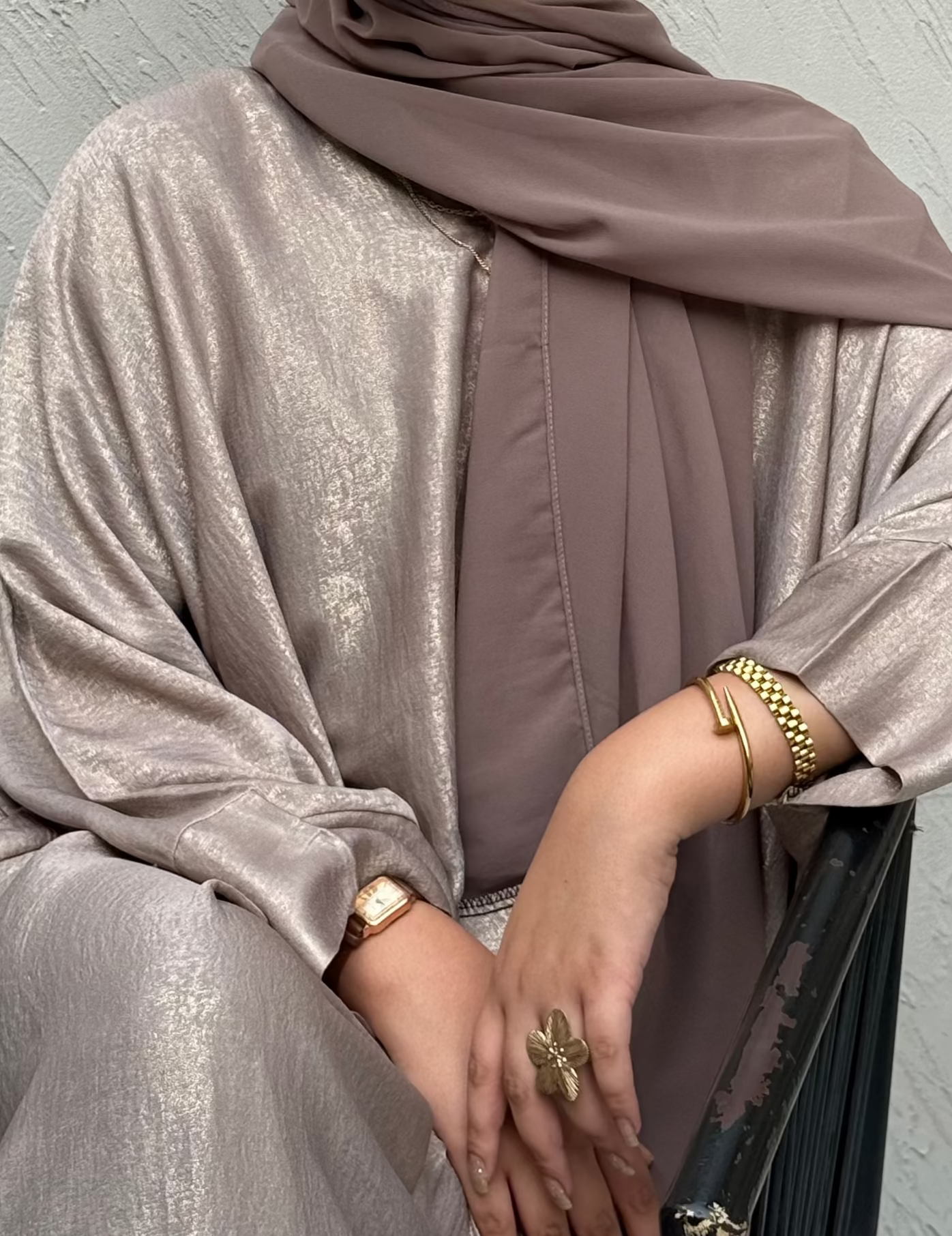 Baggy-Fit Shimmer Abaya