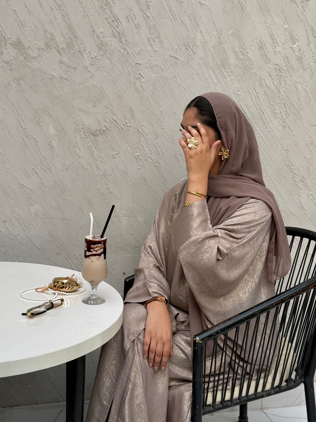 Baggy-Fit Shimmer Abaya