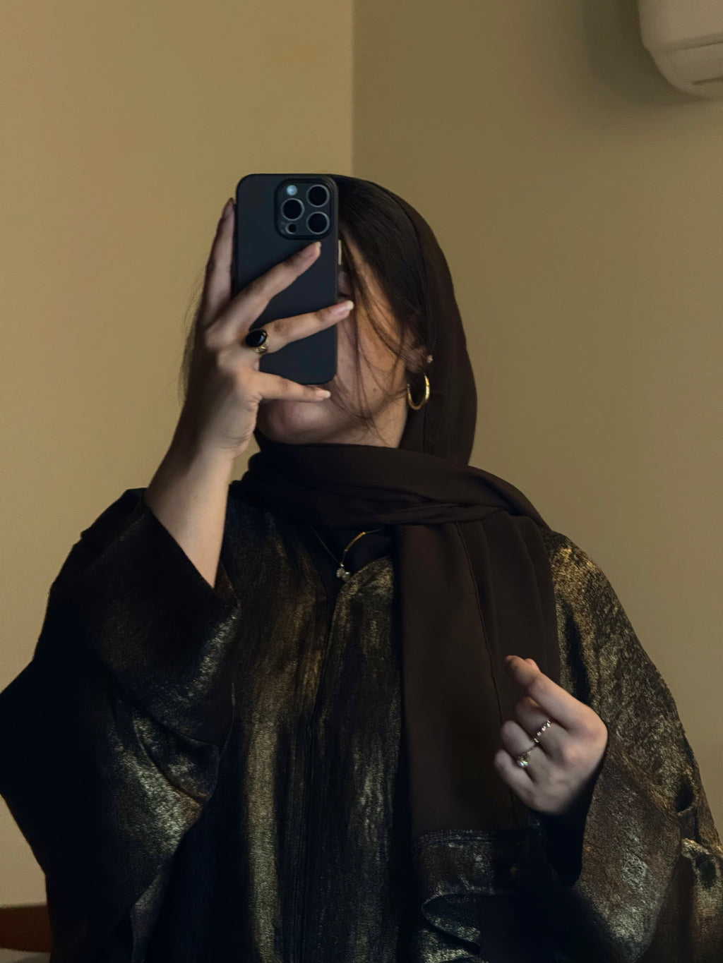 Baggy-Fit Shimmer Abaya  Black
