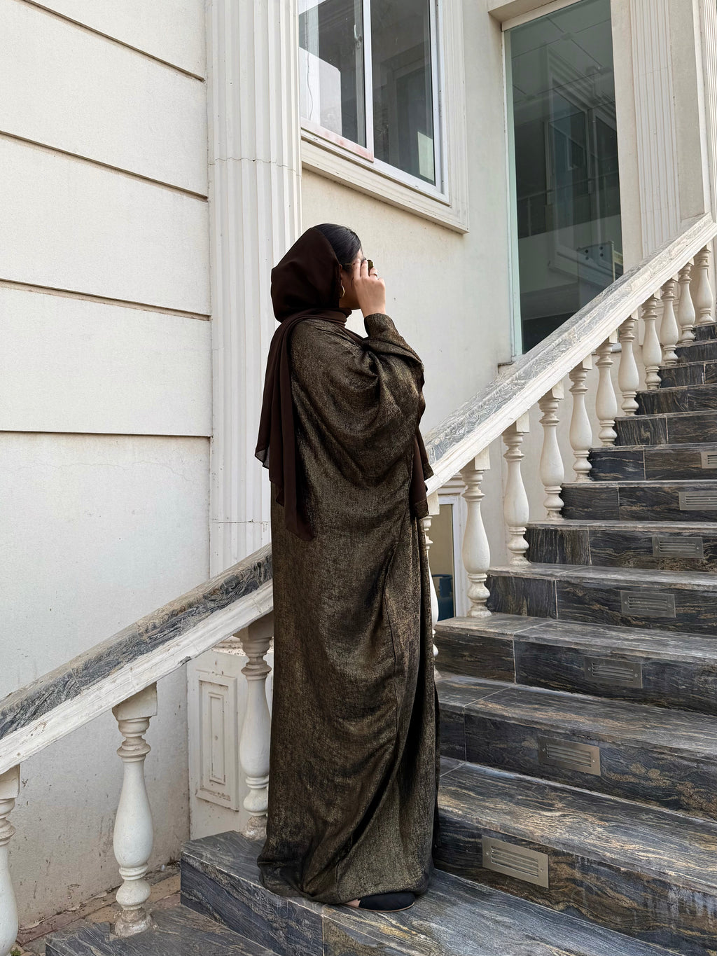 Baggy-Fit Shimmer Abaya  Black